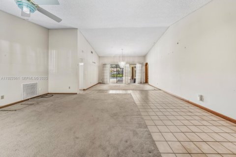 Villa ou maison à vendre à Plantation, Floride: 4 chambres, 221.85 m2 № 1976888 - photo 14