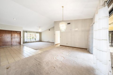 Villa ou maison à vendre à Plantation, Floride: 4 chambres, 221.85 m2 № 1976888 - photo 18