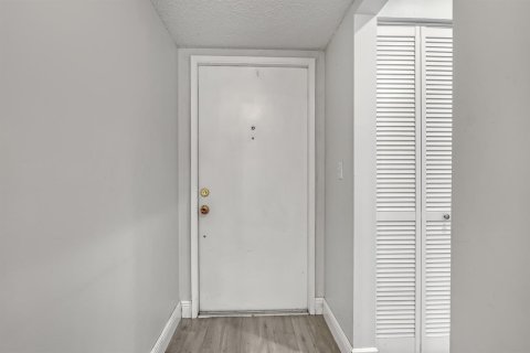 Copropriété à louer à Lake Worth, Floride: 2 chambres, 94.76 m2 № 2191158 - photo 5