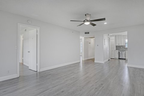 Copropriété à louer à Lake Worth, Floride: 2 chambres, 94.76 m2 № 2191158 - photo 9