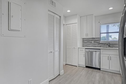 Copropriété à louer à Lake Worth, Floride: 2 chambres, 94.76 m2 № 2191158 - photo 6
