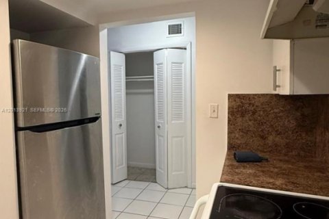 Appartement à louer à Hialeah, Floride: 1 chambre, 80.82 m2 № 2076348 - photo 12