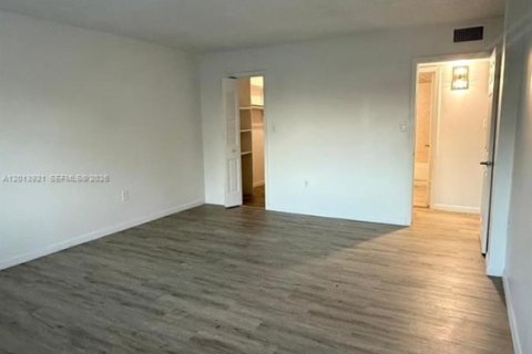 Appartement à louer à Hialeah, Floride: 1 chambre, 80.82 m2 № 2076348 - photo 5