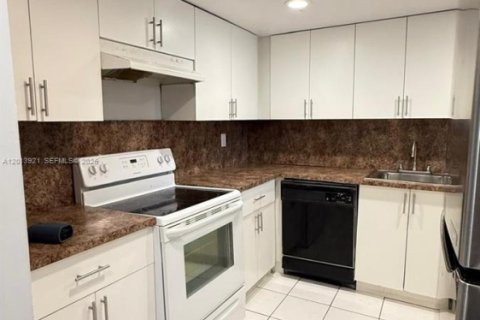 Appartement à louer à Hialeah, Floride: 1 chambre, 80.82 m2 № 2076348 - photo 14