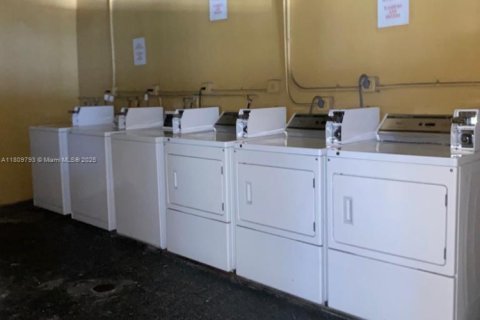 Купить кондоминиум в Норт-Майами, Флорида 1 спальня, 52.4м2, № 2053612 - фото 25