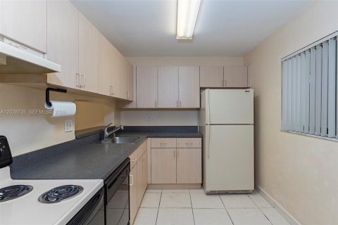 Copropriété à louer à Miami, Floride: 2 chambres, 89.65 m2 № 2184784 - photo 4
