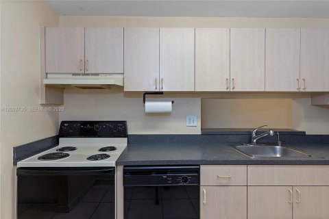 Copropriété à louer à Miami, Floride: 2 chambres, 89.65 m2 № 2184784 - photo 7