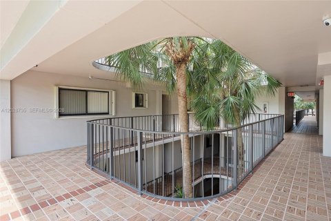 Copropriété à louer à Miami, Floride: 2 chambres, 89.65 m2 № 2184784 - photo 2
