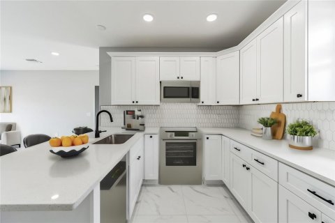 Propiedad comercial en venta en Cape Coral, Florida, 9 dormitorios, 222.97 m2 № 1838836 - foto 4
