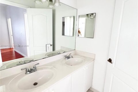 Casa en alquiler en Homestead, Florida, 3 dormitorios, 153.47 m2 № 2059490 - foto 16