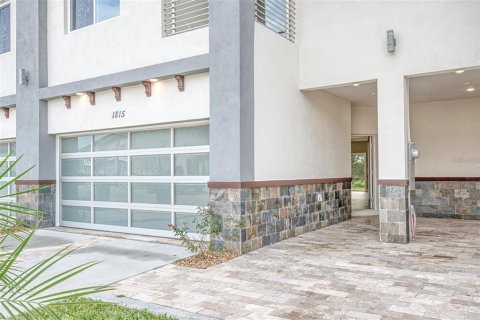 Townhouse in Davenport, Florida 4 bedrooms, 206.61 sq.m. № 2113818 - photo 3