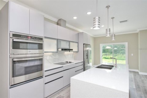 Townhouse in Davenport, Florida 4 bedrooms, 206.61 sq.m. № 2113818 - photo 5