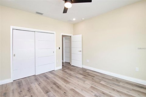 Townhouse in Davenport, Florida 4 bedrooms, 206.61 sq.m. № 2113818 - photo 15