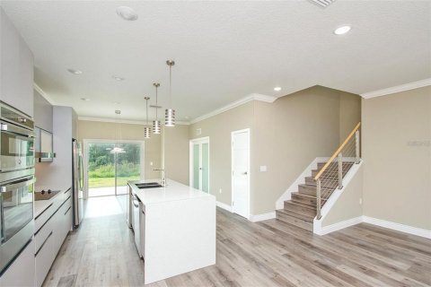 Townhouse in Davenport, Florida 4 bedrooms, 206.61 sq.m. № 2113818 - photo 10
