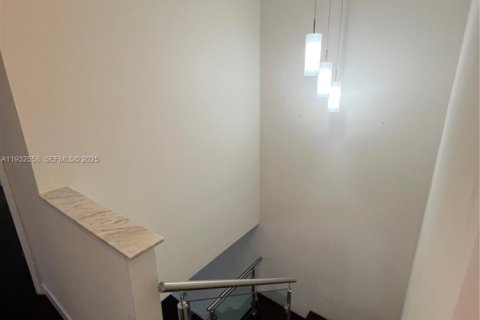 Снять в аренду кондоминиум в Корал-Гейблс, Флорида 3 спальни, 130.06м2, № 1990987 - фото 12