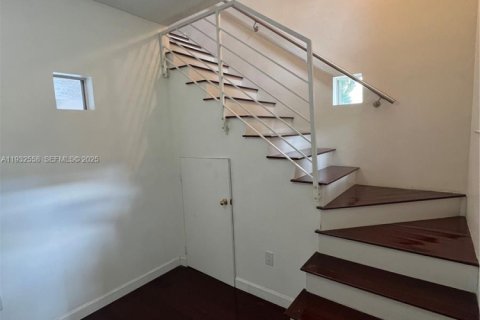 Снять в аренду кондоминиум в Корал-Гейблс, Флорида 3 спальни, 130.06м2, № 1990987 - фото 4