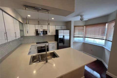 Снять в аренду кондоминиум в Корал-Гейблс, Флорида 3 спальни, 130.06м2, № 1990987 - фото 5