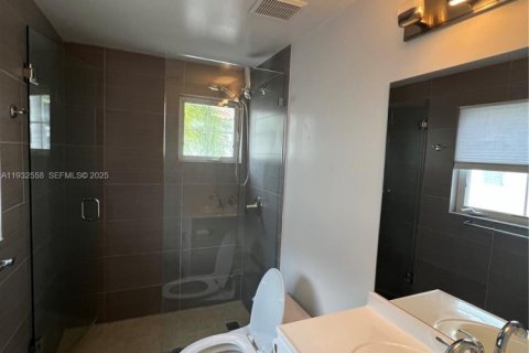 Снять в аренду кондоминиум в Корал-Гейблс, Флорида 3 спальни, 130.06м2, № 1990987 - фото 11