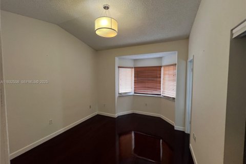 Снять в аренду кондоминиум в Корал-Гейблс, Флорида 3 спальни, 130.06м2, № 1990987 - фото 14