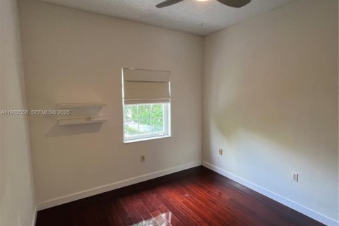 Снять в аренду кондоминиум в Корал-Гейблс, Флорида 3 спальни, 130.06м2, № 1990987 - фото 8