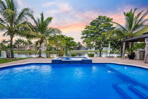 Villa ou maison à vendre à Pembroke Pines, Floride: 5 chambres, 313.55 m2 № 1830261 - photo 4