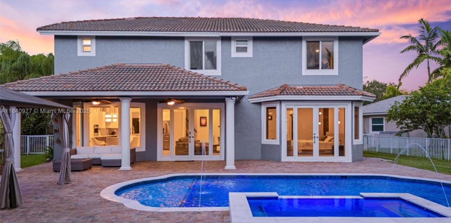 Villa ou maison à Pembroke Pines, Floride 5 chambres, 313.55 m2 № 1830261