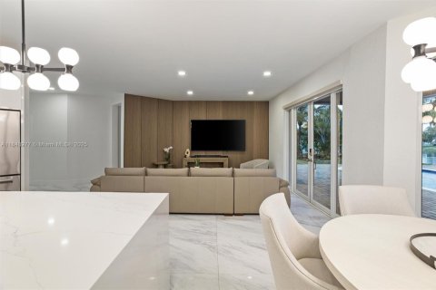 Villa ou maison à vendre à Pembroke Pines, Floride: 5 chambres, 313.55 m2 № 1830261 - photo 11