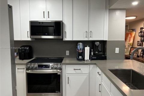Condominio en alquiler en Fort Lauderdale, Florida, 2 dormitorios, 103.12 m2 № 1931474 - foto 6