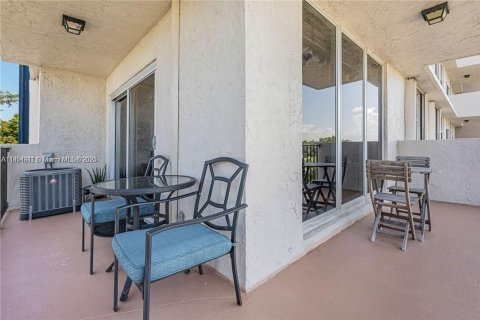Condominio en alquiler en Fort Lauderdale, Florida, 2 dormitorios, 103.12 m2 № 1931474 - foto 19