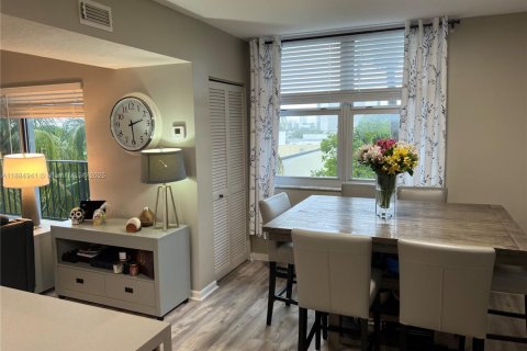 Condominio en alquiler en Fort Lauderdale, Florida, 2 dormitorios, 103.12 m2 № 1931474 - foto 3