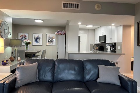 Condominio en alquiler en Fort Lauderdale, Florida, 2 dormitorios, 103.12 m2 № 1931474 - foto 4