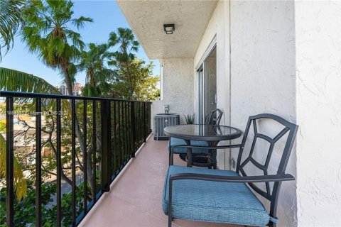 Condominio en alquiler en Fort Lauderdale, Florida, 2 dormitorios, 103.12 m2 № 1931474 - foto 18