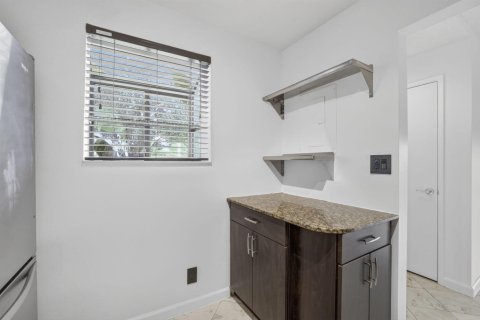 Copropriété à vendre à Oakland Park, Floride: 2 chambres, 107.77 m2 № 2077755 - photo 5