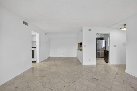 Copropriété à vendre à Oakland Park, Floride: 2 chambres, 107.77 m2 № 2077755 - photo 8
