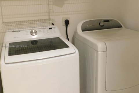 Купить коммерческую недвижимость в Кейп-Корал, Флорида 260.13м2, № 1958281 - фото 18