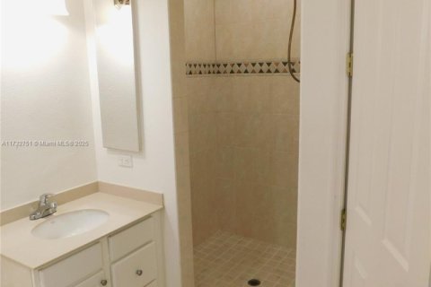 Купить коммерческую недвижимость в Кейп-Корал, Флорида 260.13м2, № 1958281 - фото 3