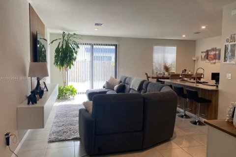 Touwnhouse à louer à Homestead, Floride: 4 chambres, 183.95 m2 № 2042281 - photo 3