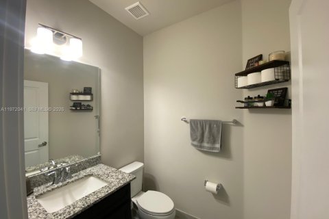 Touwnhouse à louer à Homestead, Floride: 4 chambres, 183.95 m2 № 2042281 - photo 11