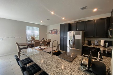 Touwnhouse à louer à Homestead, Floride: 4 chambres, 183.95 m2 № 2042281 - photo 9