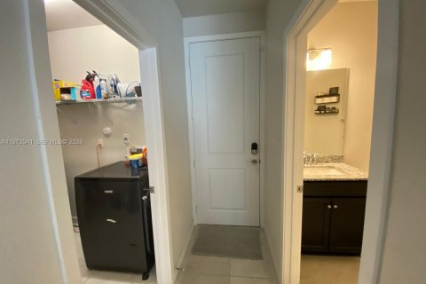 Touwnhouse à louer à Homestead, Floride: 4 chambres, 183.95 m2 № 2042281 - photo 10