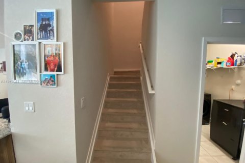 Touwnhouse à louer à Homestead, Floride: 4 chambres, 183.95 m2 № 2042281 - photo 17