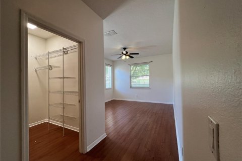 Villa ou maison à louer à Apopka, Floride: 4 chambres, 210.61 m2 № 2356248 - photo 11