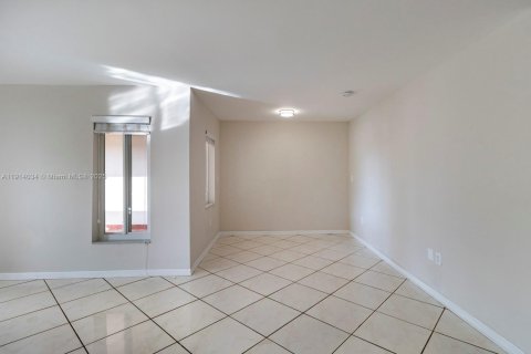 House in Miami, Florida 2 bedrooms, 120.77 sq.m. № 1972499 - photo 10