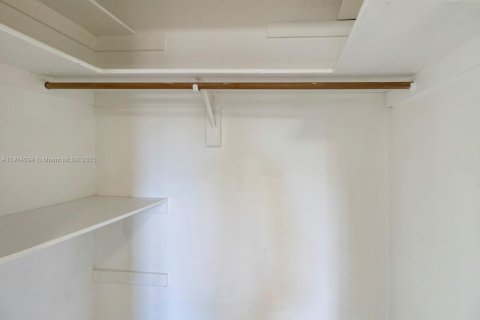 House in Miami, Florida 2 bedrooms, 120.77 sq.m. № 1972499 - photo 19