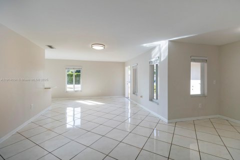 House in Miami, Florida 2 bedrooms, 120.77 sq.m. № 1972499 - photo 20