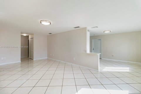 House in Miami, Florida 2 bedrooms, 120.77 sq.m. № 1972499 - photo 22