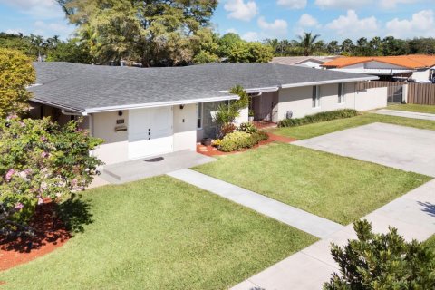 House in Miami, Florida 2 bedrooms, 120.77 sq.m. № 1972499 - photo 5