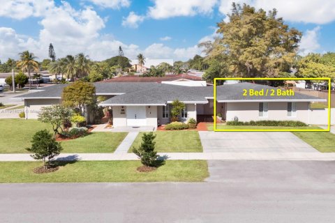 House in Miami, Florida 2 bedrooms, 120.77 sq.m. № 1972499 - photo 2