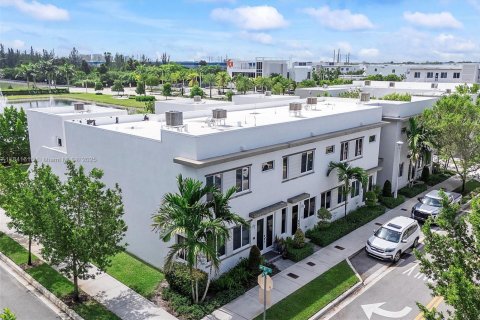 Townhouse in LANDMARK in Doral, Florida 3 bedrooms, 151.24 sq.m. № 1839197 - photo 1