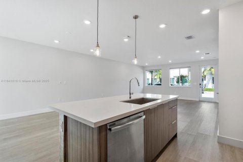 Townhouse in LANDMARK in Doral, Florida 3 bedrooms, 151.24 sq.m. № 1839197 - photo 10